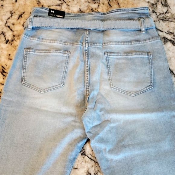 Fashion Nova Slimming Petite Belted Jeans 16P, 18P - Picture 4 of 9